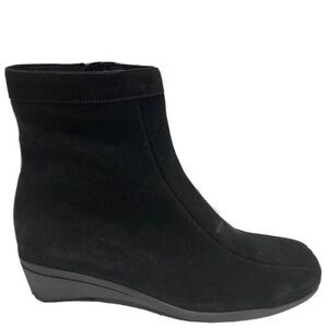 La Canadienne Women’s Elizabeth Boot Black Suede, Size 9 W new with box